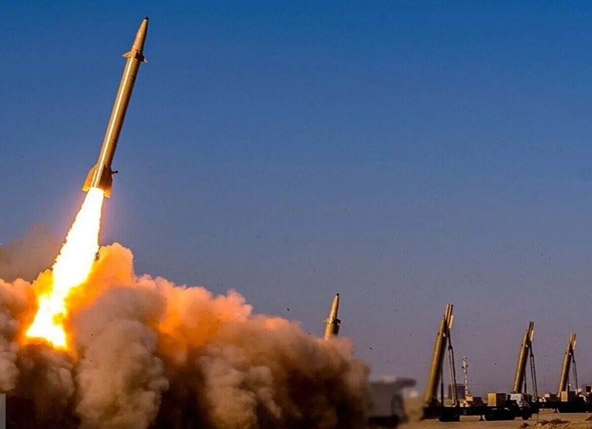 ۱۲ روزی که جهان را تکان داد