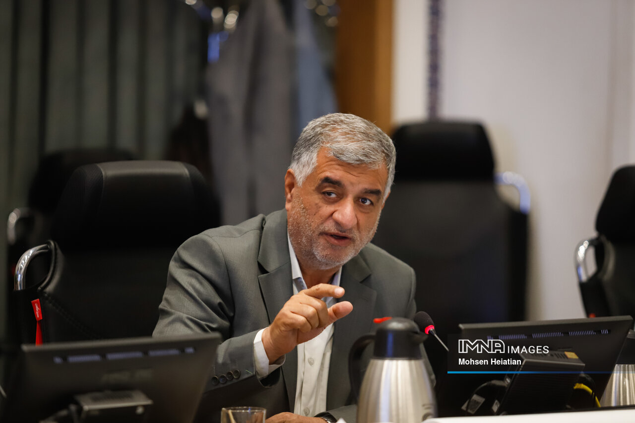 فریاد زرد چنارها در تب تابستان؛ خزانی که از تیر آغاز شد