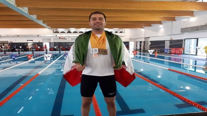 اهدای مدال جهانی ملیپوش شنای کشورمان به سحر امامی