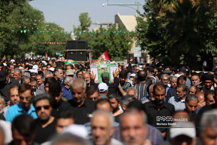 تشییع شهدای تجاوز رژیم صهیونیستی به کشور در نجف‌آباد