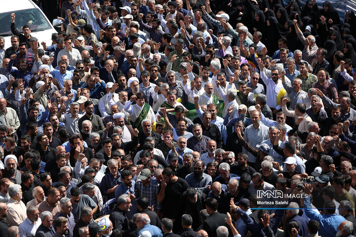 تشییع شهدای تجاوز رژیم صهیونیستی به کشور در نجف‌آباد