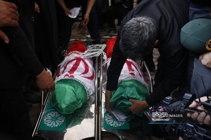 تشييع پیکر دو کودک شهید در تبریز