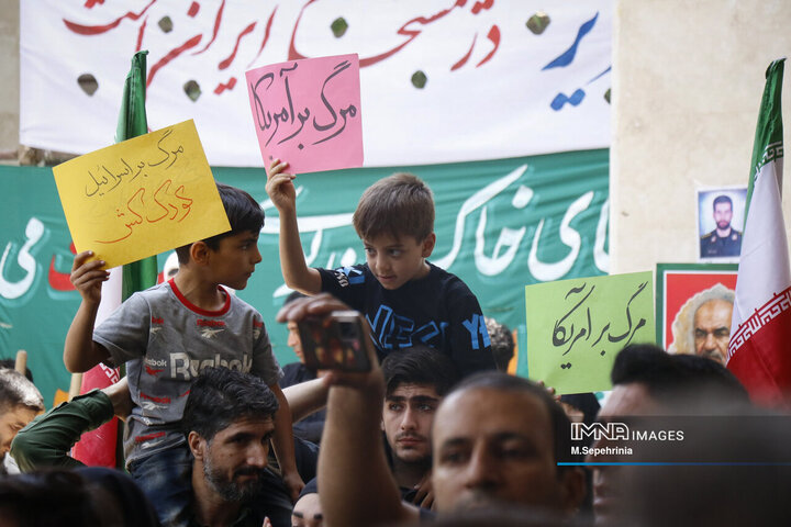 تشييع پیکر دو کودک شهید در تبریز