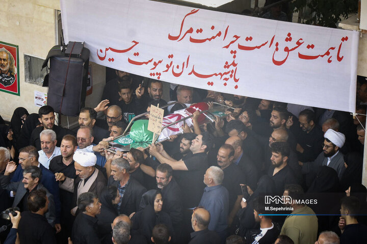 تشييع پیکر دو کودک شهید در تبریز