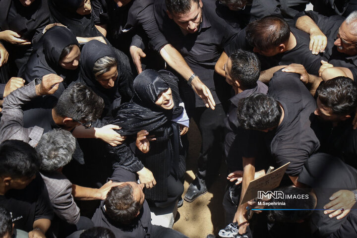 تشييع پیکر دو کودک شهید در تبریز