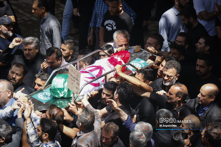 تشييع پیکر دو کودک شهید در تبریز