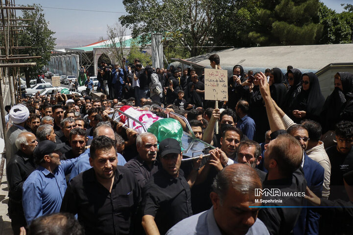 تشييع پیکر دو کودک شهید در تبریز