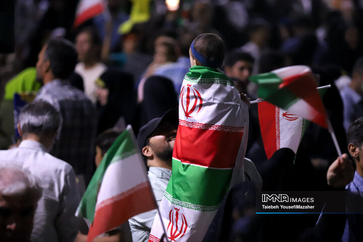 خروش مردم همدان در حمایت از عملیات «وعده صادق ۳» و پاسخ قاطع ایران به آمریکا