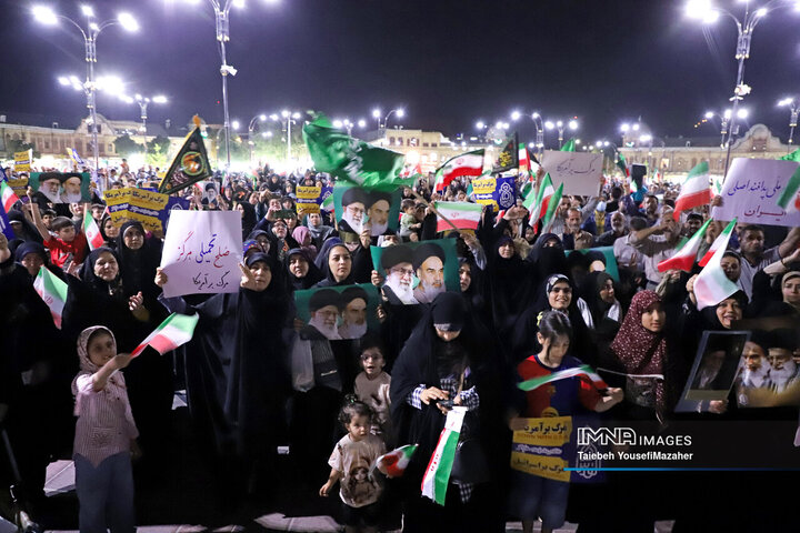 خروش مردم همدان در حمایت از عملیات «وعده صادق ۳» و پاسخ قاطع ایران به آمریکا