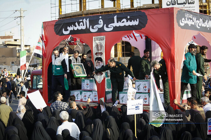 تشییع 8 شهید تجاوز رژیم صهیونیستی به کشور در قم