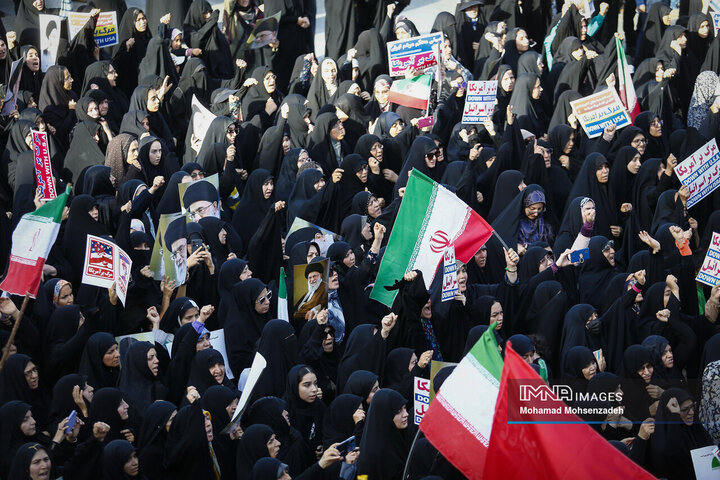 تشییع 8 شهید تجاوز رژیم صهیونیستی به کشور در قم