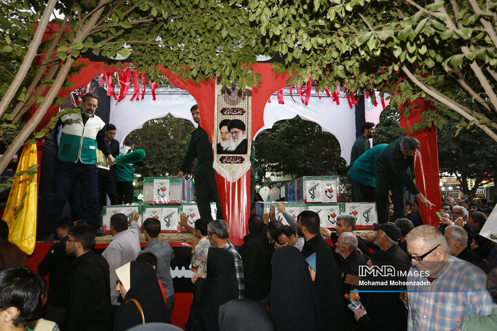 تشییع 8 شهید تجاوز رژیم صهیونیستی به کشور در قم