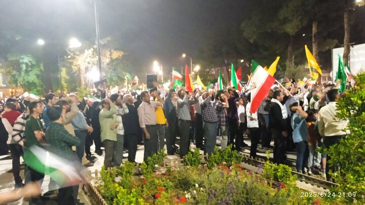 فیلم| حمایت مردم خراسان جنوبی از عملیات بشارت فتح