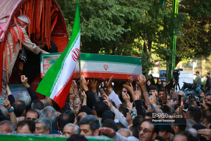 وداع قهرمانانه نصف جهان با فرزندان ایران