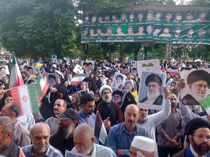 فیلم| میدان امام خمینی(ره) خرم‌آباد غرق در شور «بشارت فتح» شد