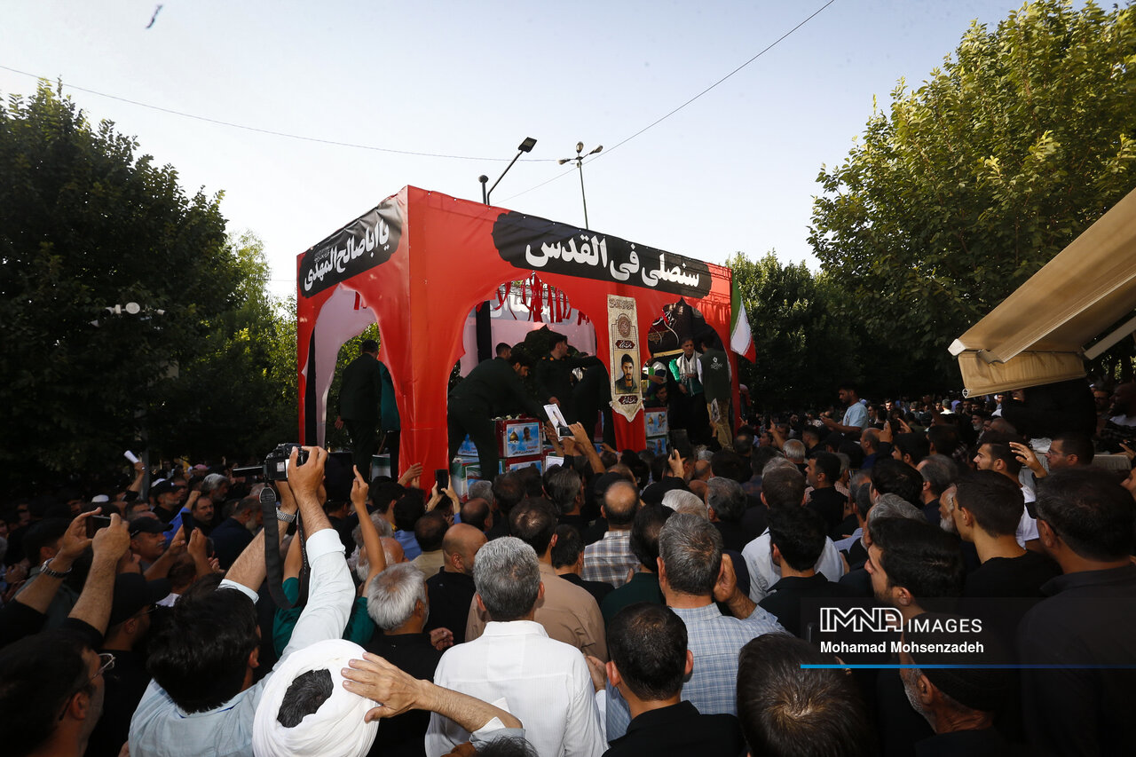 تشییع ۸ شهید تجاوز رژیم صهیونیستی به کشور در قم 1