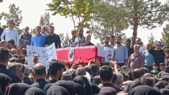 تشییع پیکر شهید «علی عسگری» در کنگاور