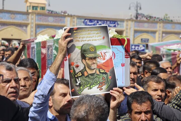 فیلم| تشییع ۲ شهید اخیر تجاوزات رژیم صهیونیستی در حرم شاهچراغ (ع)