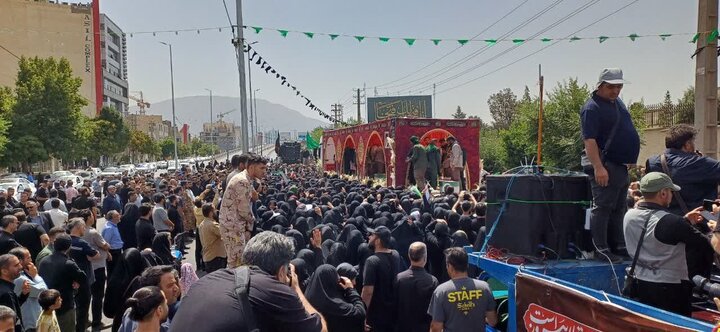 وداع باشکوه؛ پرچم‌ها هنوز ایستاده‌اند