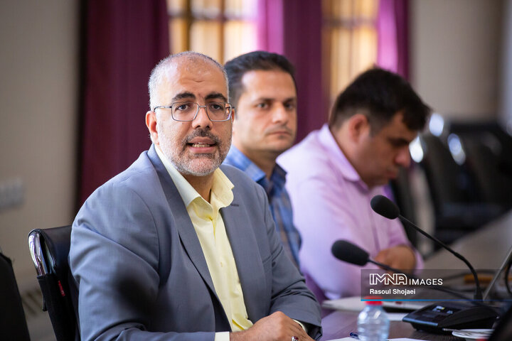 بازطراحی و اجرای تبلیغات محیطی در باغ رضوان برای اصلاح فرهنگ سوگ