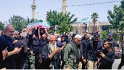 پیکر شهید صفاریان بر دستان مردم اصفهان تا گلستان شهدا بدرقه شد+ فیلم