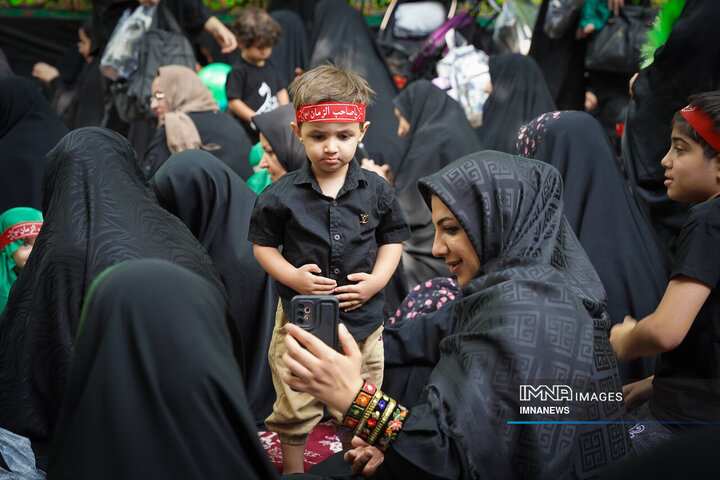 همایش شیرخوارگان حسینی در گذر فرهنگی چهارباغ