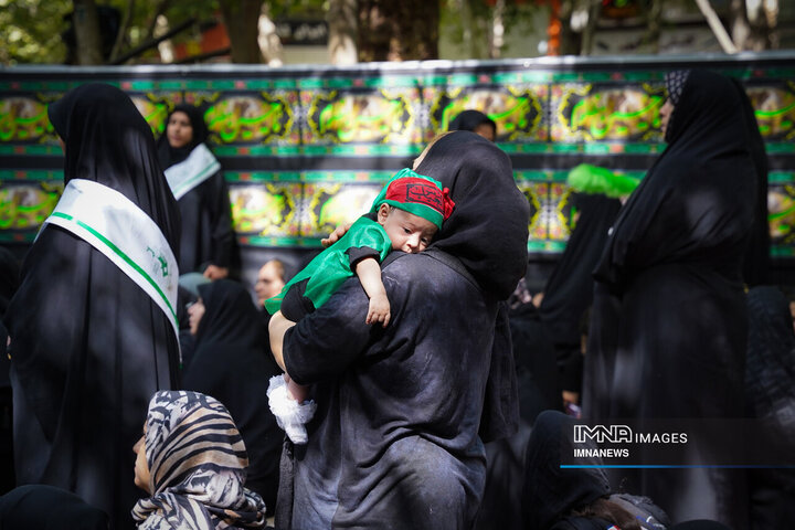 همایش شیرخوارگان حسینی در گذر فرهنگی چهارباغ