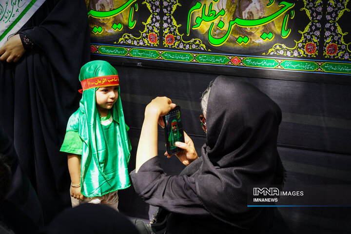 همایش شیرخوارگان حسینی در گذر فرهنگی چهارباغ