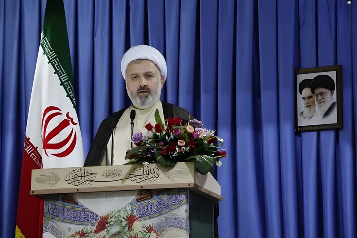 ملت ایران با الهام از عاشورا زیر بار ذلت نمی‌رود