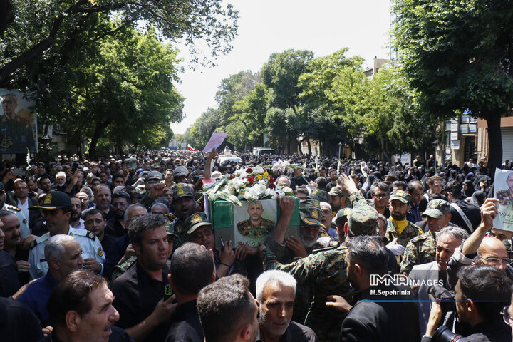 تشییع سرهنگ شهید مهدی رضازاده در تبریز