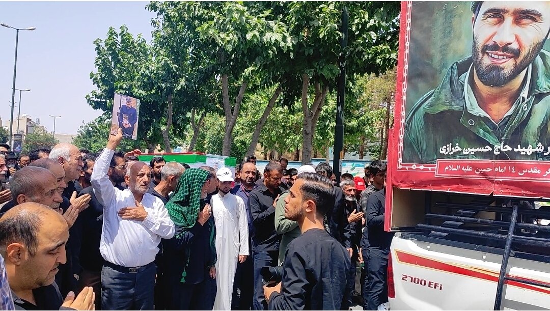 پیکر شهید صفاریان بر دستان مردم اصفهان تا گلستان شهدا بدرقه شد+ فیلم