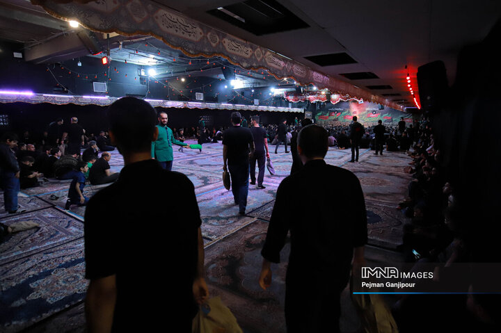 مراسم عزاداری دهه اول محرم در هیئت فدائیان حسین(ع)