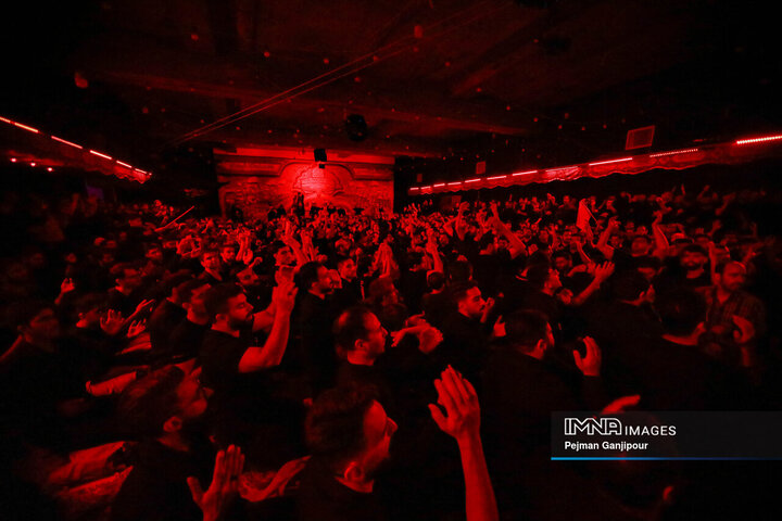 مراسم عزاداری دهه اول محرم در هیئت فدائیان حسین(ع)