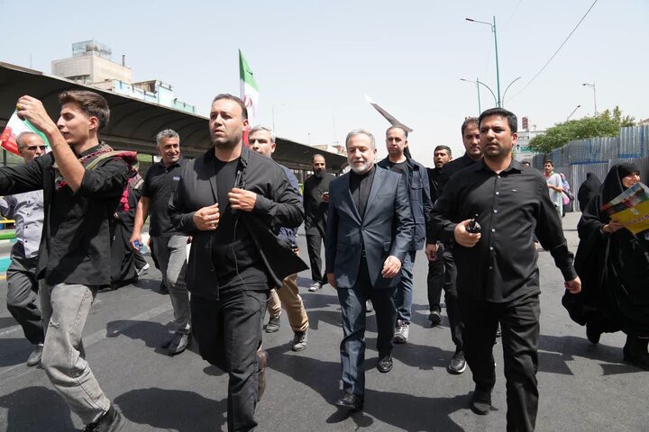 حضور عراقچی در مراسم تشییع شهدای اقتدار + فیلم