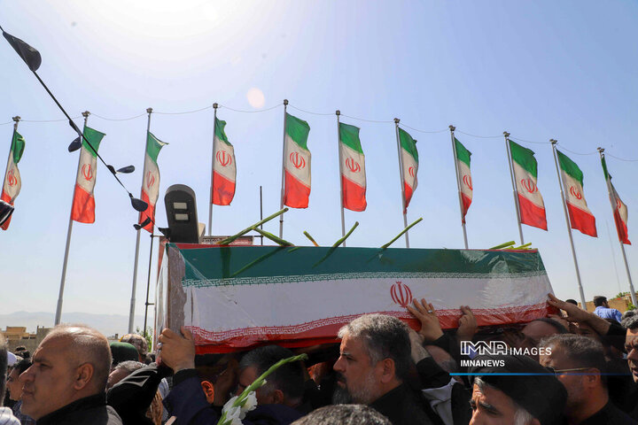 مراسم تشییع شهید رضا بسطامی در سنندج