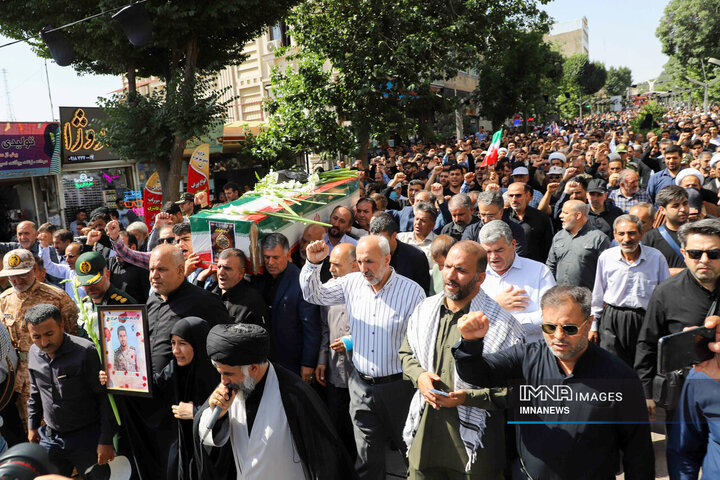 مراسم تشییع شهید رضا بسطامی در سنندج