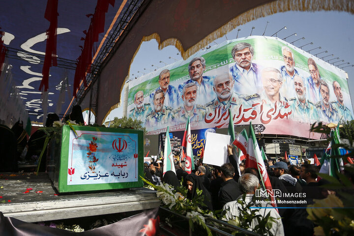 در مسیر خدمت، خدمتی از نوع ایثار 3 ادای احترام سپاهانیها به شهدای وطن + عکس