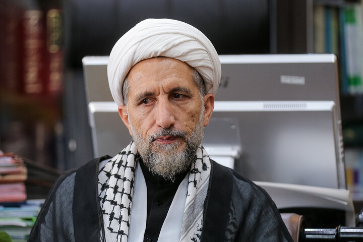 راه برداشته شدن تحریم‌ها مقاومت و مبارزه با دشمنان است