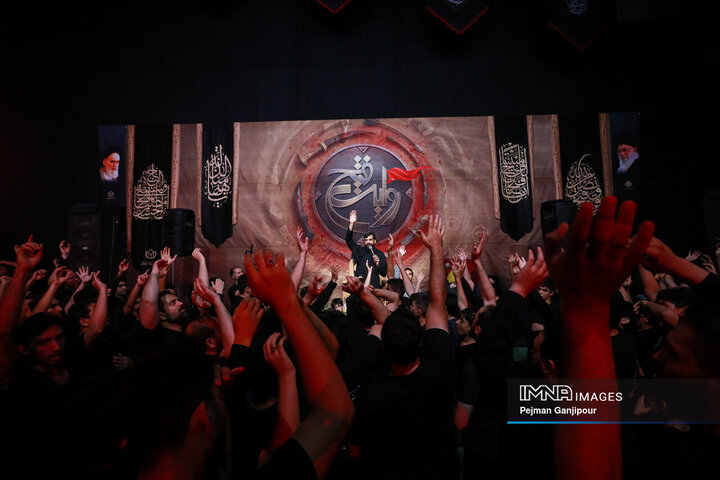 عزاداری شب سوم محرم در هیئت «انصارالحسین(ع)»