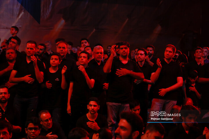 عزاداری شب سوم محرم در هیئت «انصارالحسین(ع)»