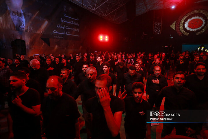 عزاداری شب سوم محرم در هیئت «انصارالحسین(ع)»