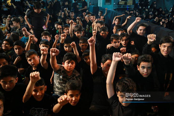 عزاداری شب سوم محرم در هیئت «انصارالحسین(ع)»