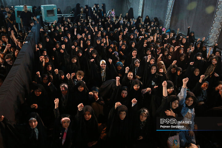 عزاداری شب سوم محرم در هیئت «انصارالحسین(ع)»