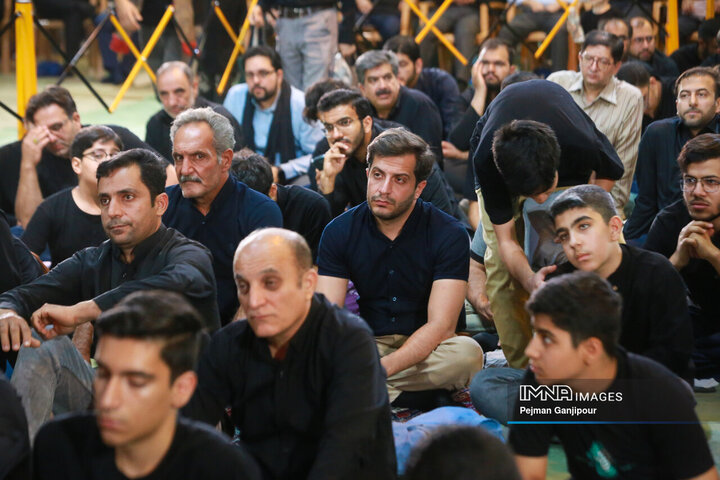 عزاداری شب سوم محرم در هیئت «انصارالحسین(ع)»