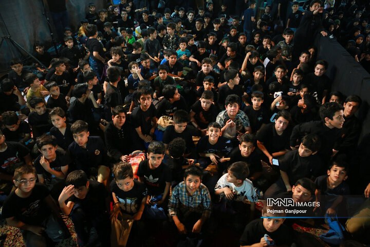 عزاداری شب سوم محرم در هیئت «انصارالحسین(ع)»