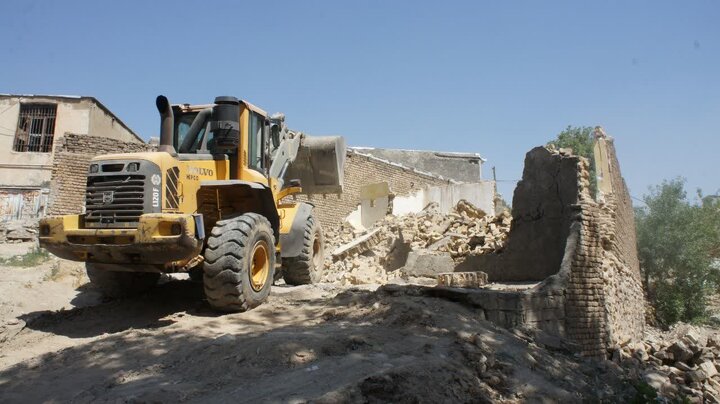 تخریب ۵ واحد مسکونی در ادامه عملیات بازآفرینی دره اسدآبادی خرم‌آباد