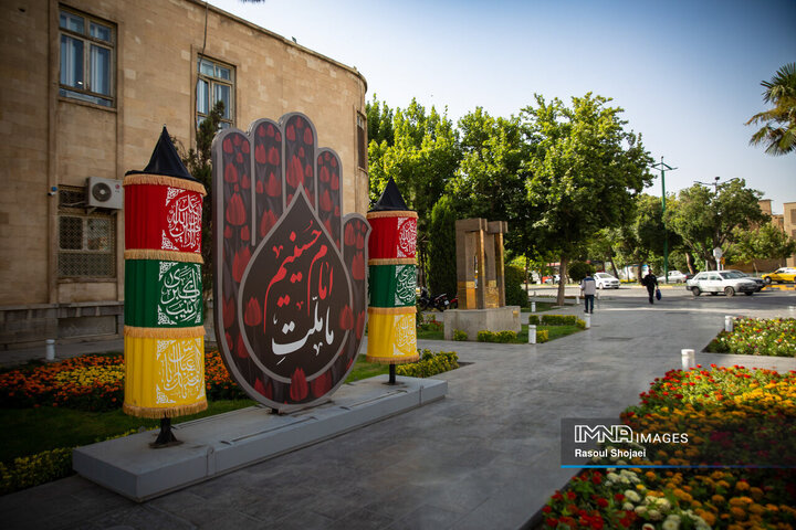 نصب ۴۰ المان محرم در چهارراه‌های شهر اصفهان