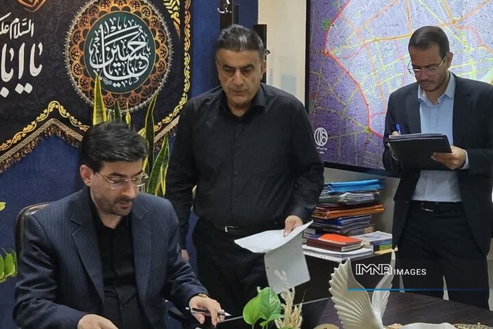 برگزاری جلسه کمیته نظارتی شورا در منطقه ۱۰ اصفهان برای بررسی مشکلات و مطالبات مردمی