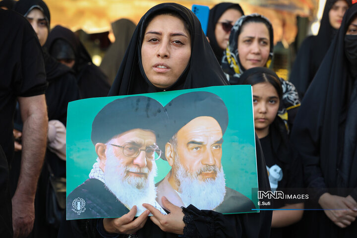 ادای احترام مردم اراک به شهدای تعرض رژیم صهیونیستی به خاک کشور