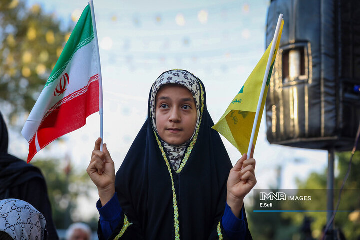 ادای احترام مردم اراک به شهدای تعرض رژیم صهیونیستی به خاک کشور